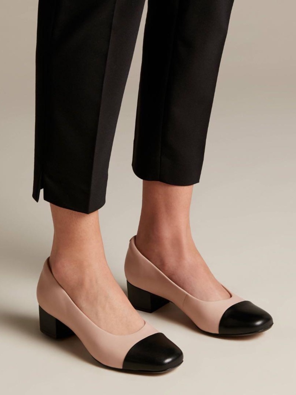 CLARKS CHARTLI DIVA TWO TONE TOE CAP BLOCK HEEL PUMP HEELS 8 WIDE